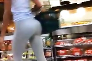 Fitness chick with breathtaking wazoo in yoga panties at the grocery store