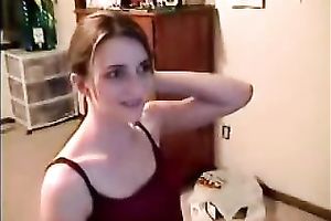 Slim livecam honey disrobes and demonstrates her hot body