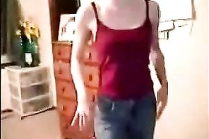 Slim livecam honey disrobes and demonstrates her hot body