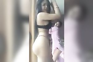 Tempting girlfriend posing seductively in hawt dark underware