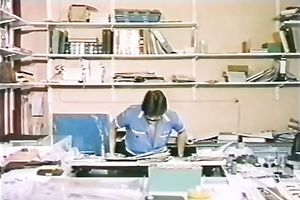 Sultry blond seductress polishes moist prick to a high gloss