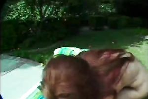 Curvaceous ginger sexpot fingers her sugar quim outdoors