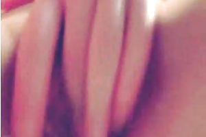 Curvaceous cam brunette hair babe diddles her pink cum-hole for me