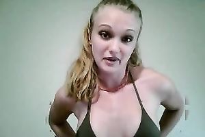 Blonde beauty shows her bra buddies on livecam and bangs her vag with a sex-toy