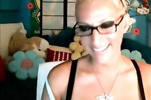 Magnificent and sophisticated golden-haired bimbo flashes her heavy marangos