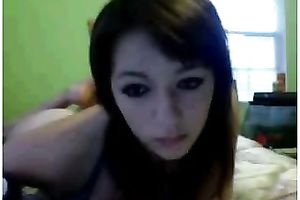 Webcam angel with puffy milk sacks receives in nature's garb and diddles her fur pie