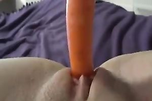 I love fucking my own bald fur pie with my orange sextoy for agonorgasmos