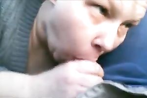 Ugly used white floozy provided one of my buddies with a solid blow job