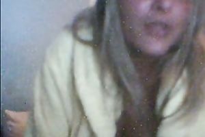 Amateur golden-haired flashes her large natural zeppelins for the cam