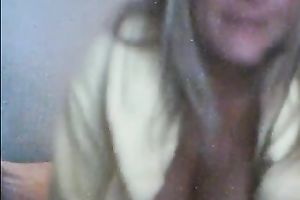 Amateur golden-haired flashes her large natural zeppelins for the cam