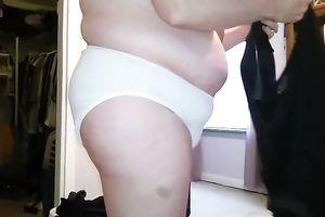 Chubby ex-wife of my neighbour flashed her actually biggest plump abdomen and saggy love muffins