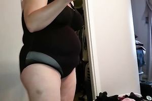 Chubby ex-wife of my neighbour flashed her actually biggest plump abdomen and saggy love muffins