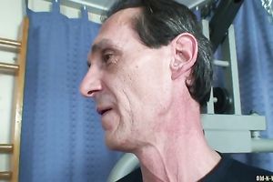 Lusty dark brown sweetie bonks a lewd mature dude in the gym