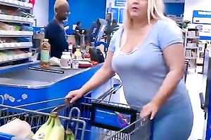 Curvaceously seductive cougar with large wazoo and love muffins caught my eye