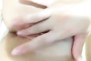 Stunning girlfriend playing with her slit in arousing non-professional video