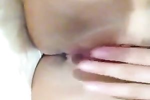 Stunning girlfriend playing with her slit in arousing non-professional video