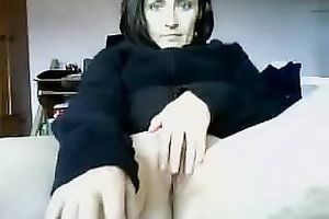 Stout in back brunette mom gives me masturbation solo on web camera