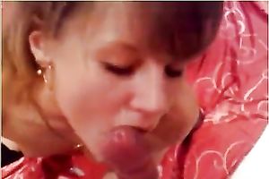 Attractive sweetheart gives great deepthroat oral-service