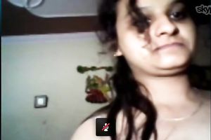 Busty and corpulent Indian black cock slut on web camera shows her muff truly closeup