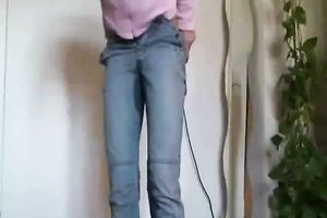 Kinky girlfriend on mine pisses in her jeans - Awkward!