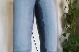 Kinky girlfriend on mine pisses in her jeans - Awkward!