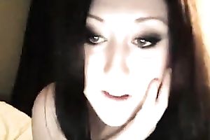 Naughty British wench smokin' cigarette whilst chatting on livecam