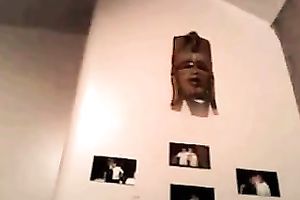 Lewd brunette hair chick used her hair brush to drill her hungry slit