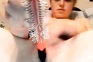 Lewd brunette hair chick used her hair brush to drill her hungry slit