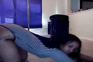 She is so damn hawt when this babe dances at a pole in her room