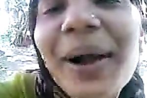 Skanky Indian playgirl flashes her snatch upskirt before giving me head outdoor