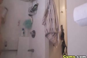 Hot chick masturbate sexily like a fine camwhore should