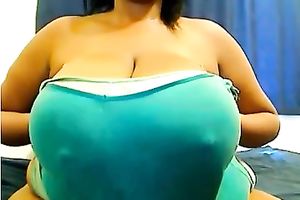 Amazing massive breasted dark sexpot played with her huge milk shakes