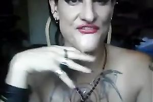 Dirty and trashy bitch showing my how fine this babe is in deepthroating