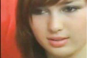 Alluring web camera floozy with beautiful face finger bonks her puffy twat