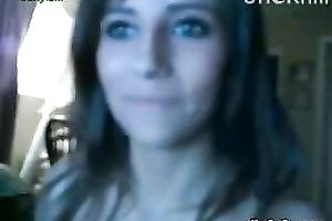 Naughty brunette hair cam doxy flashes her enjoyable titties