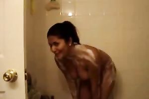 Jar dropping ebony beauty takes shower on web camera