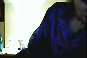 Hiary cum-hole flash from dilettante latina woman on cam