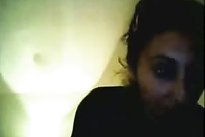 Hiary cum-hole flash from dilettante latina woman on cam