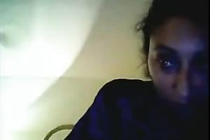 Hiary cum-hole flash from dilettante latina woman on cam