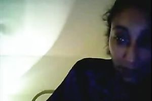 Hiary cum-hole flash from dilettante latina woman on cam