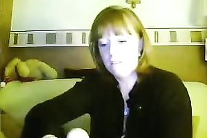 Mature UK web camera wife shows off her delightsome delicate soles