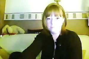 Mature UK web camera wife shows off her delightsome delicate soles