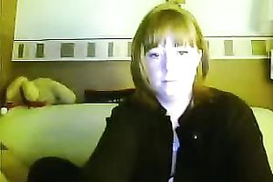 Mature UK web camera wife shows off her delightsome delicate soles