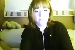 Mature UK web camera wife shows off her delightsome delicate soles