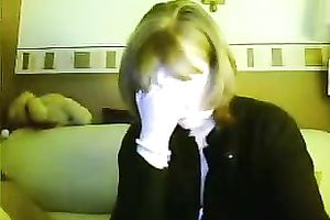 Mature UK web camera wife shows off her delightsome delicate soles