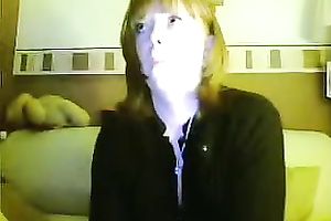 Mature UK web camera wife shows off her delightsome delicate soles