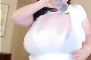 My huge-breasted GF pours water on her T-shirt and gives a show