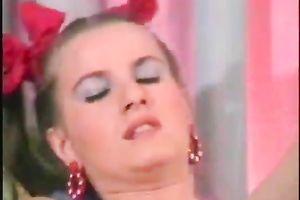 Asstastic floozy with ponytails masturbates on camera