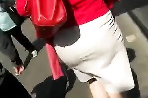 I followed this redhead milf in public to film her large booty
