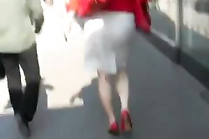 I followed this redhead milf in public to film her large booty